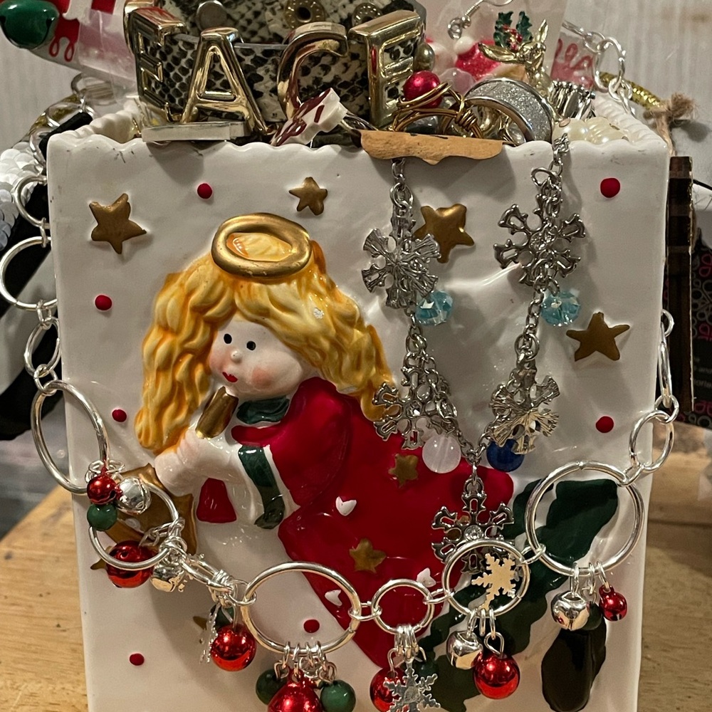 Christmas Angel vase with jewelry